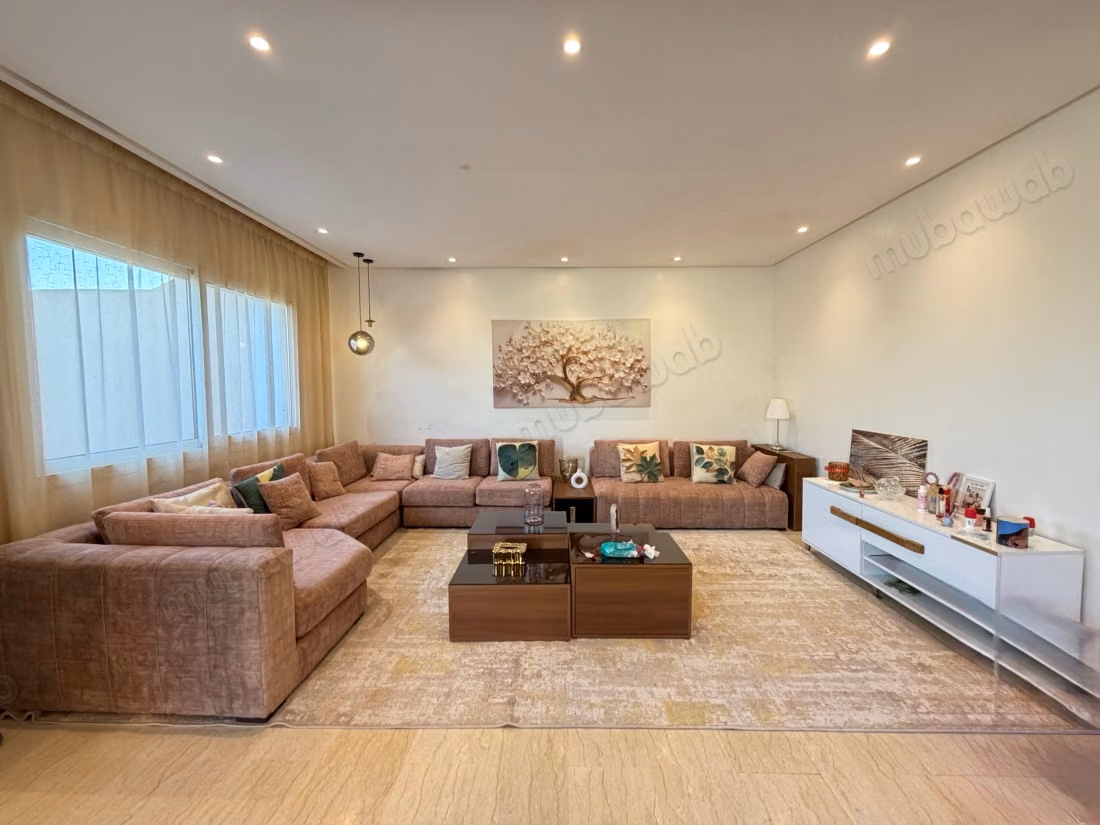 Sale of a modern villa with pool in Tamansourt Marrakech. Area of 275 m²