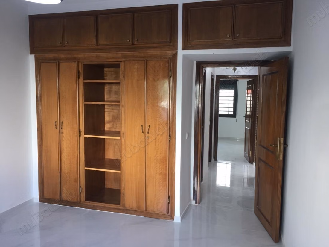 Bel appartement en location en Hassan Centre Ville.
Surface de 104 m².
Cuisine entièrement équipée