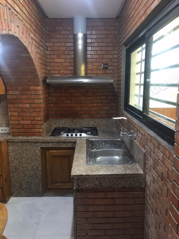 Bel appartement en location en Hassan Centre Ville.
Surface de 104 m².
Cuisine entièrement équipée