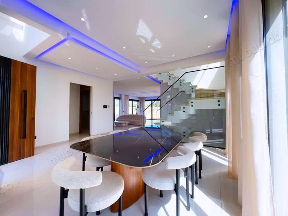 Villa de lujo en venta en la Ruta de Ourika. 4 amplias áreas de estar. Ático