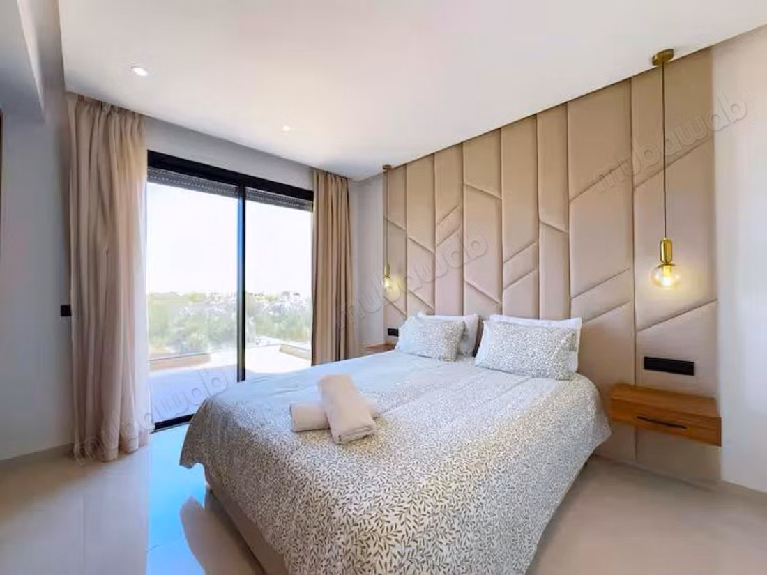 Villa de lujo en venta en la Ruta de Ourika. 4 amplias áreas de estar. Ático