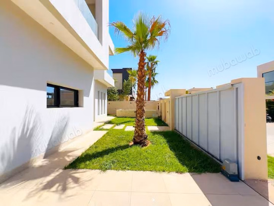 Villa de lujo en venta en la Ruta de Ourika. 4 amplias áreas de estar. Ático