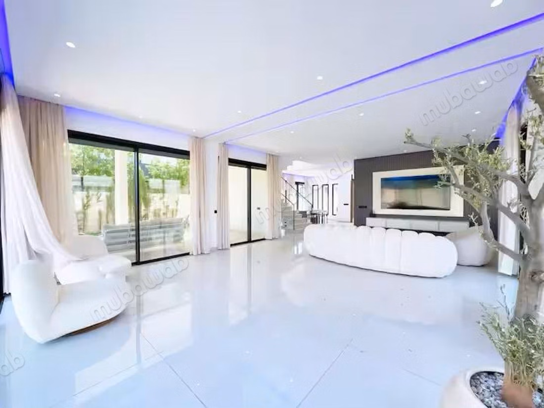 Villa de lujo en venta en la Ruta de Ourika. 4 amplias áreas de estar. Ático