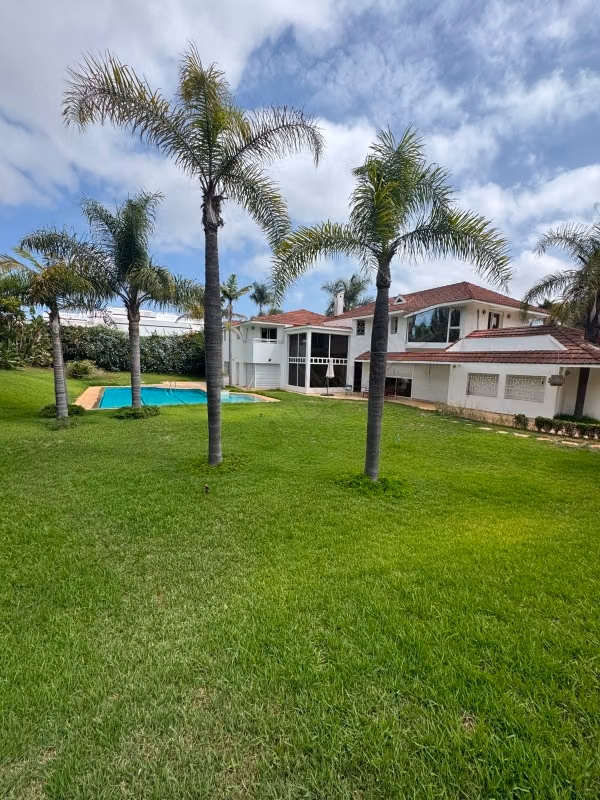 2000m² Villa for Rent in Souissi RABAT
