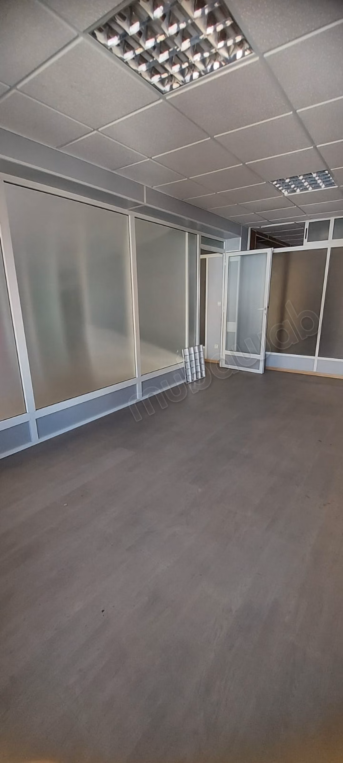 Oficinas en alquiler en Derb Omar. Superficie de 145 m². Ventanas de doble cristal