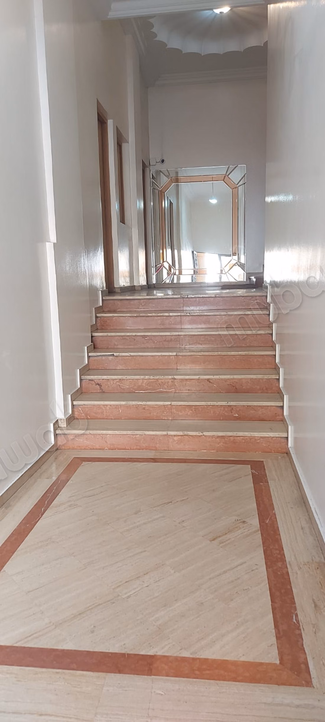 Oficinas en alquiler en Derb Omar. Superficie de 145 m². Ventanas de doble cristal