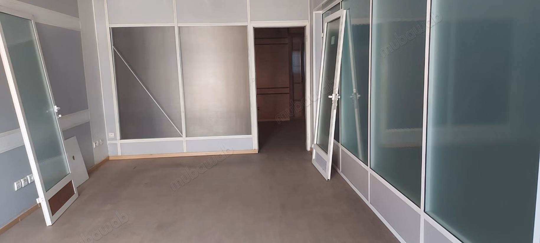 Oficinas en alquiler en Derb Omar. Superficie de 145 m². Ventanas de doble cristal