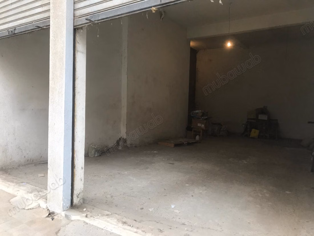 Mooie commerciële ruimte te koop in Hay Essalam. Oppervlakte 70 m². Versterkte deur, beveiliging