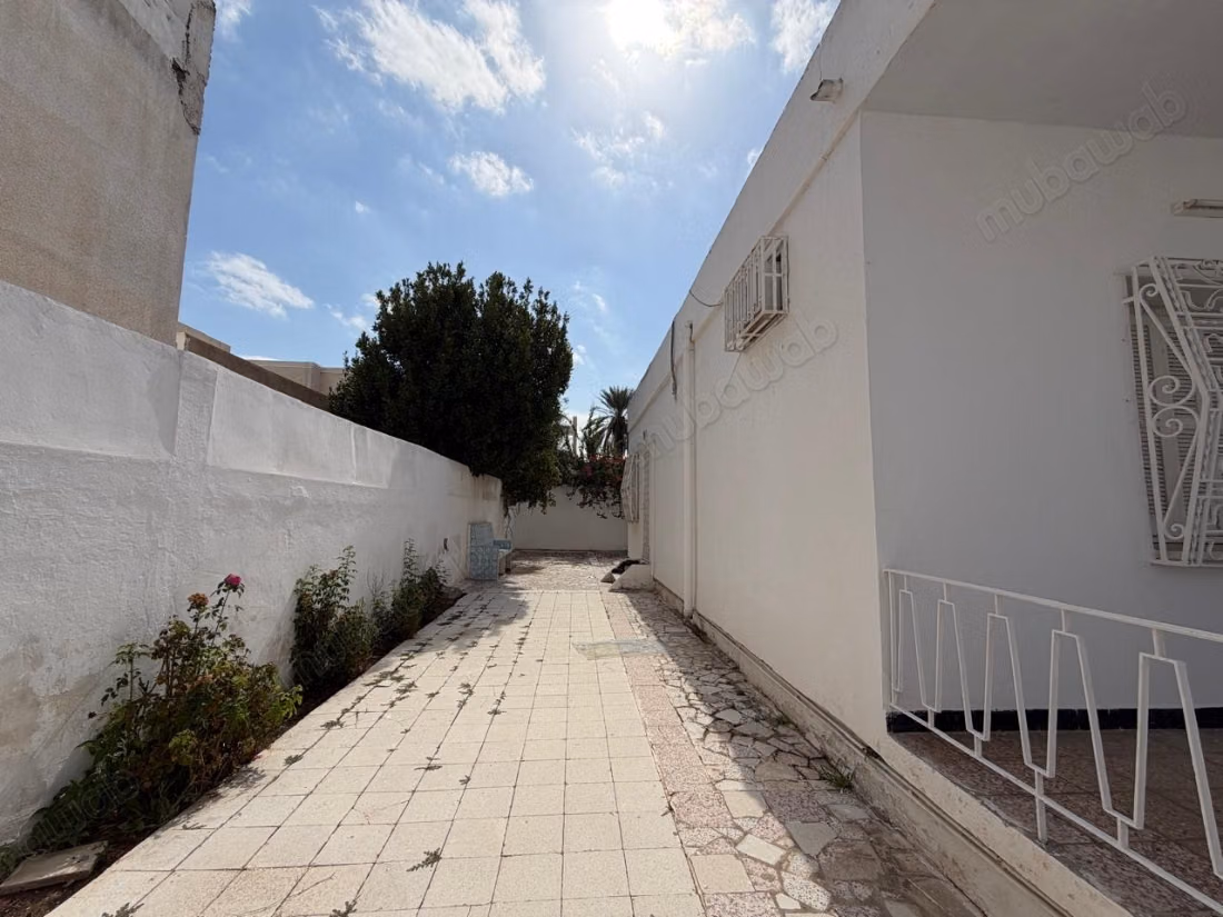 Villa su un piano di 540 m² giardino a Mégrine