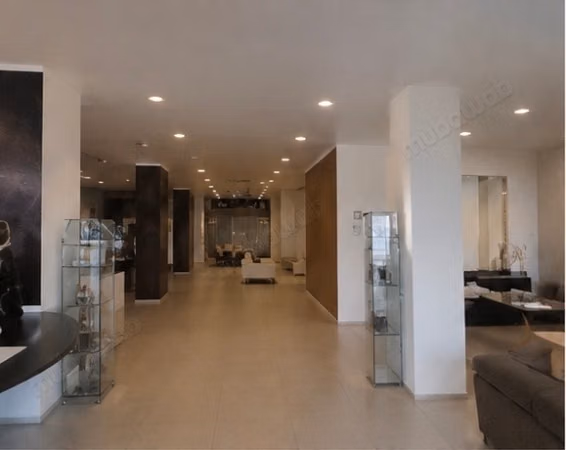 Te koop commercieel pand in het stadscentrum. Oppervlakte van 950 m²