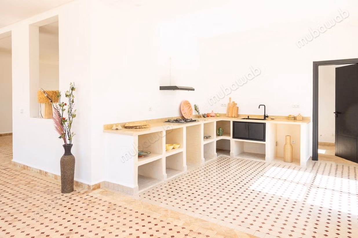 New single-storey villa with pool