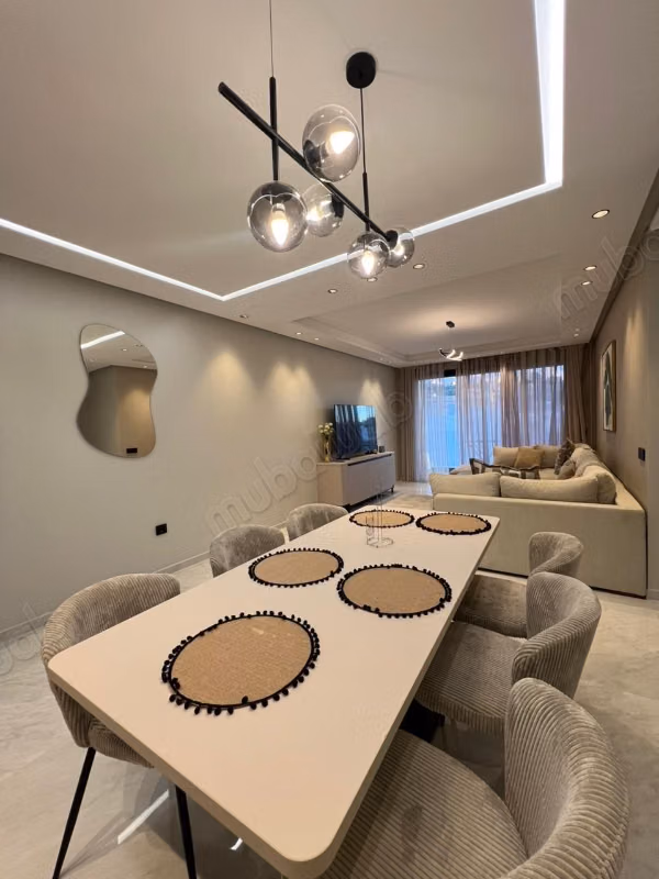 EN ALQUILER: Apartamento moderno soleado en Malabata Hills