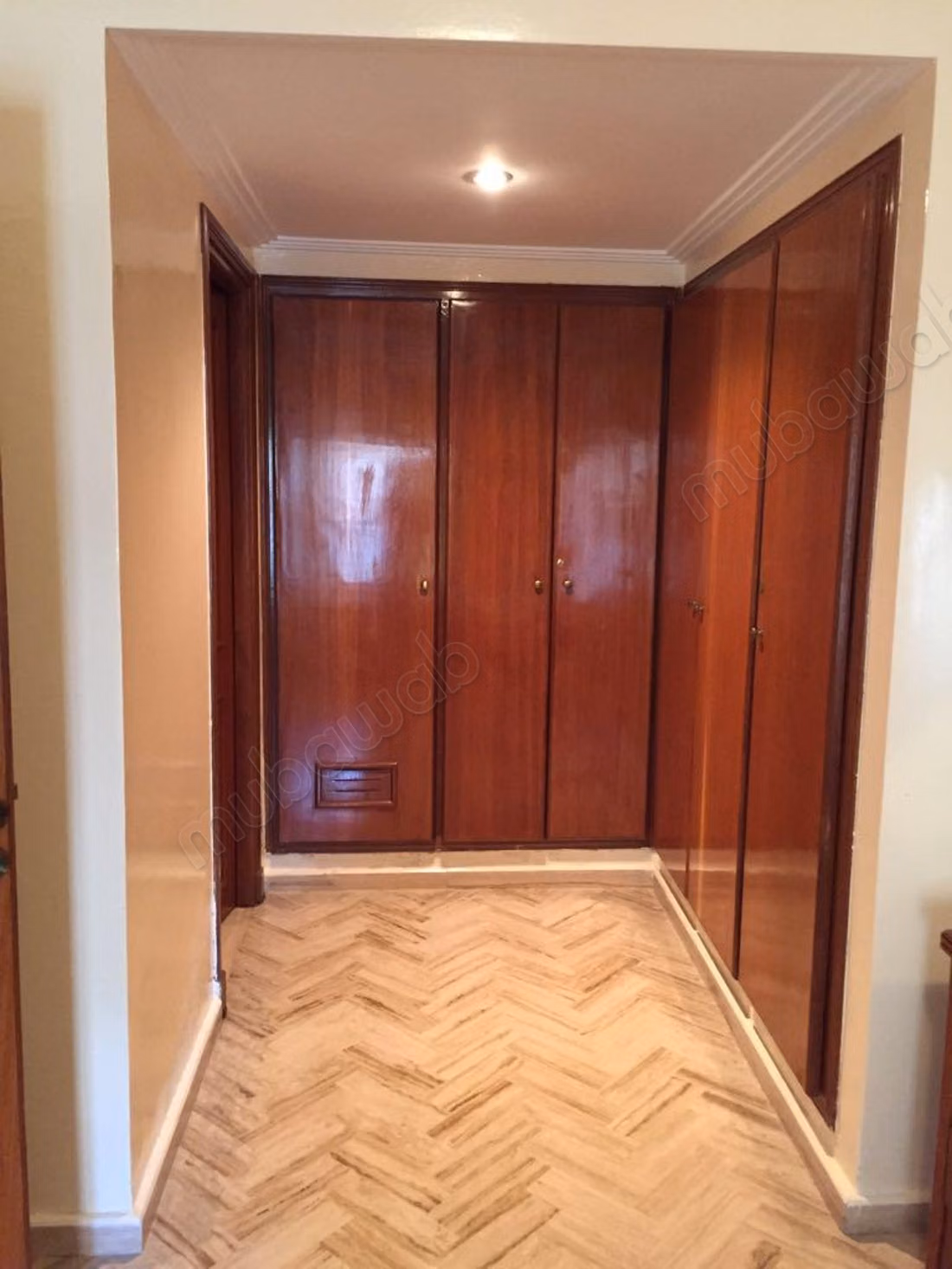 Alquiler de un apartamento en Mers Sultan. 2 hermosas habitaciones. Bien amoblado