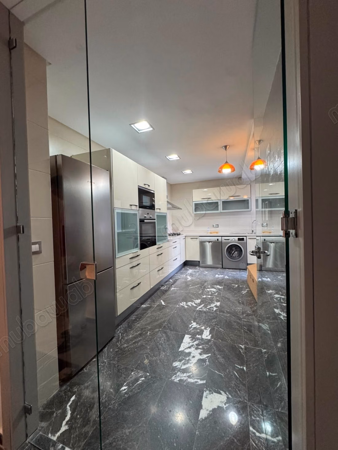A LOUER: Appartement moderne avec piscine