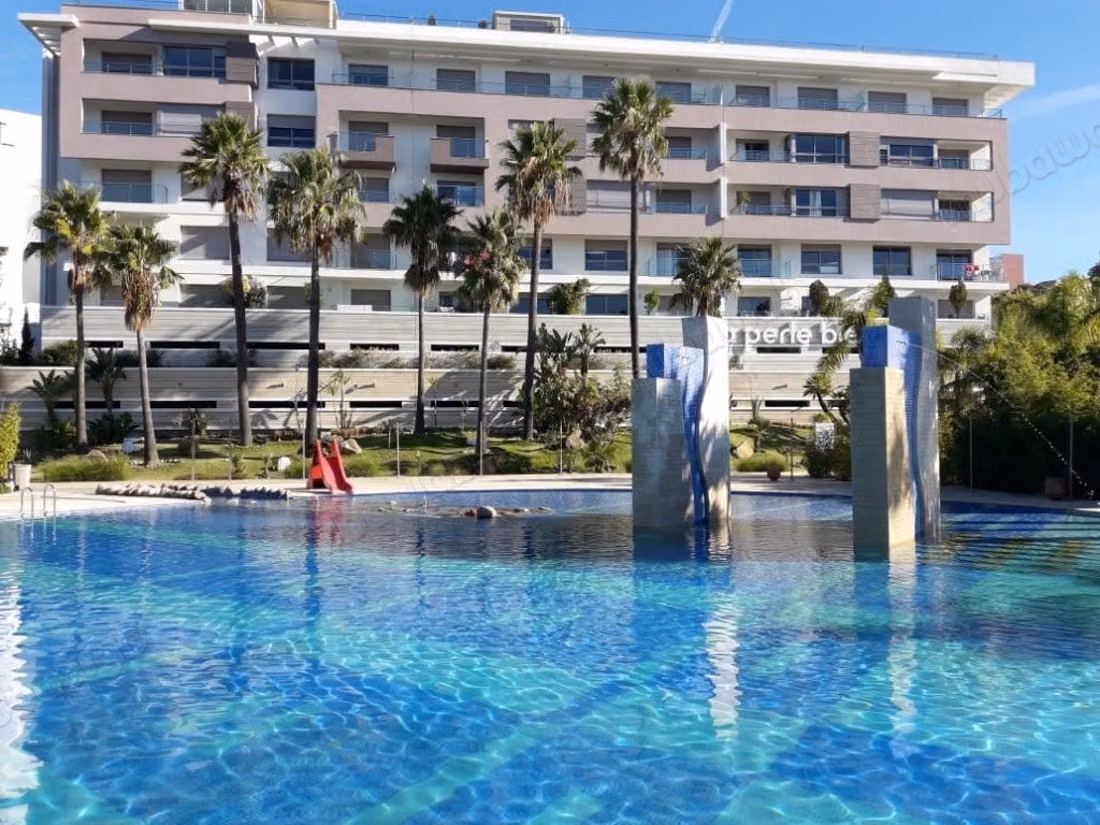 A LOUER: Appartement moderne avec piscine