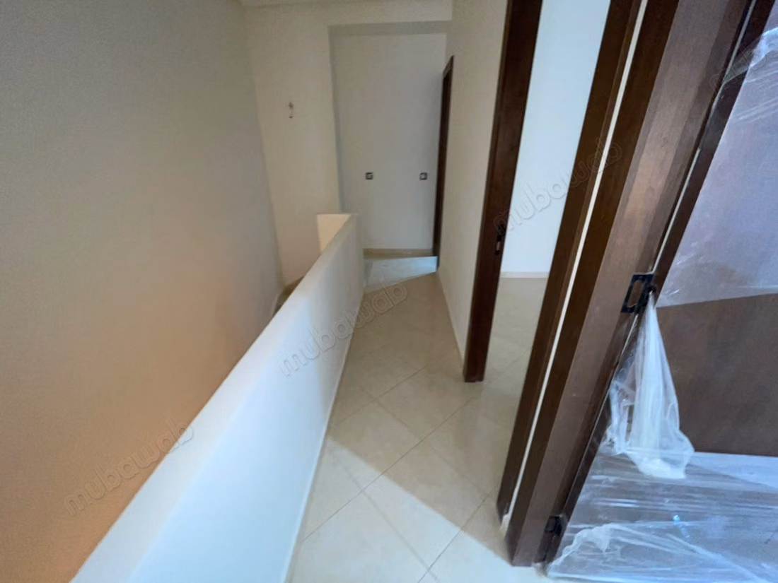 Appartement à vendre à alliance 
tr3 chambres. Four