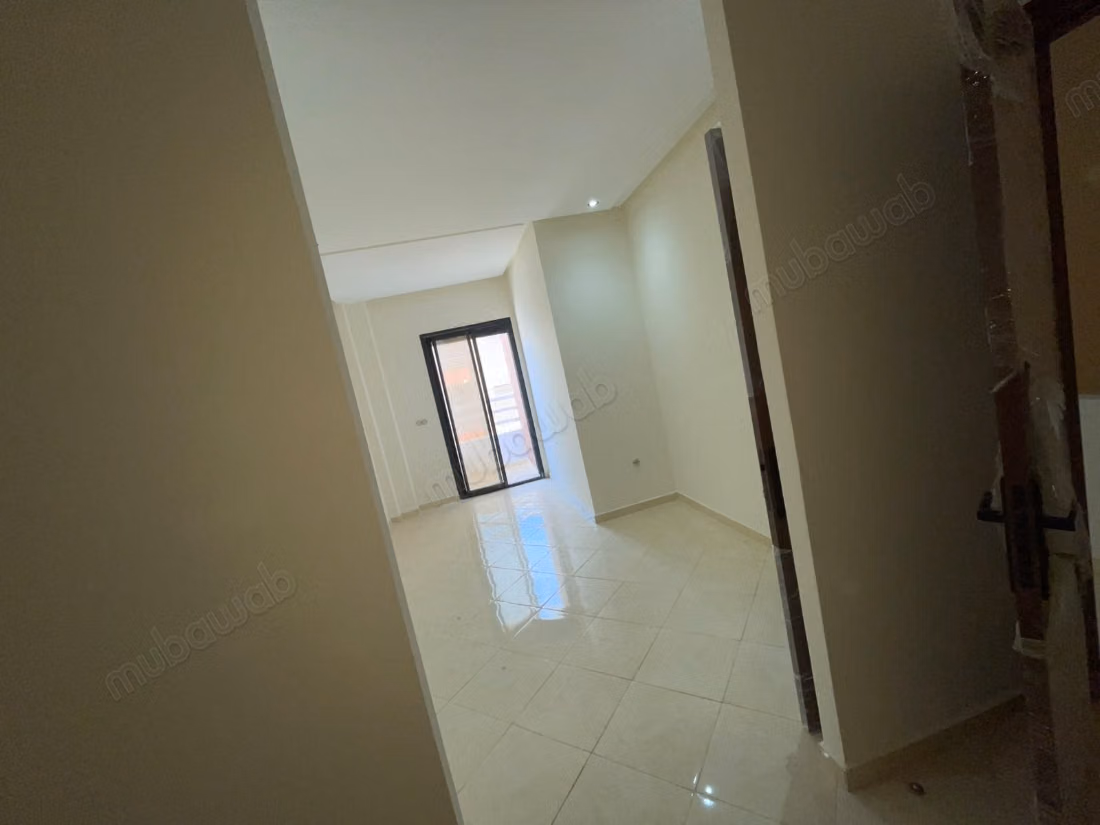 Appartement à vendre à alliance 
tr3 chambres. Four