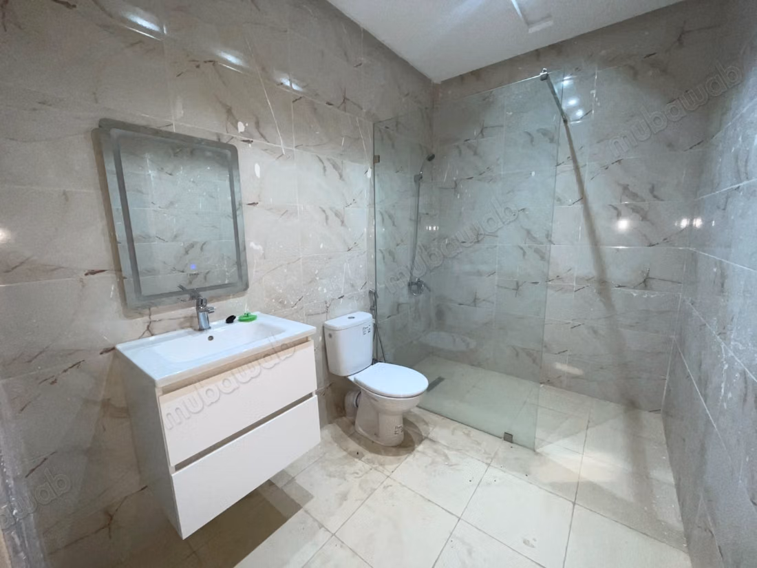 Appartement à vendre à alliance 
tr3 chambres. Four