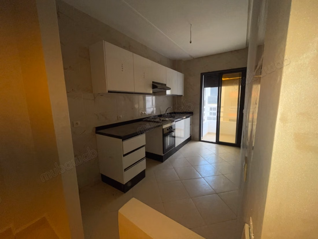 Appartement à vendre à alliance 
tr3 chambres. Four