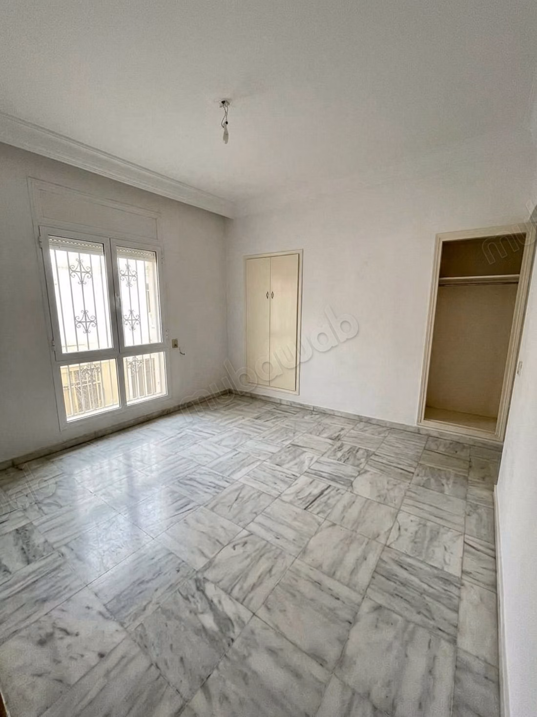 Villa de plain pied 473 m² jardin à Mégrine coteaux
