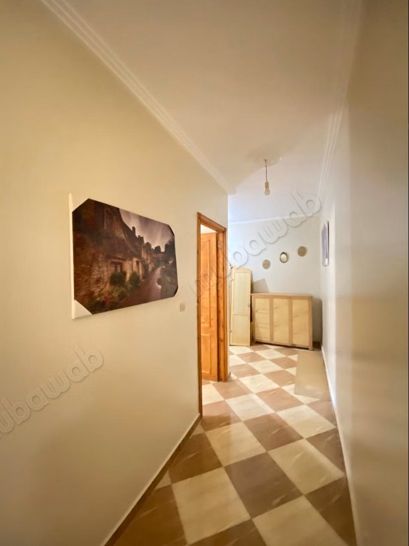 Bel appartement en location à Tanja Balia. 
3 grandes pièces. 
Bien meublé