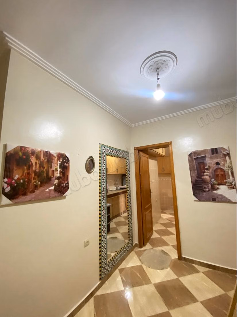Bel appartement en location à Tanja Balia. 
3 grandes pièces. 
Bien meublé