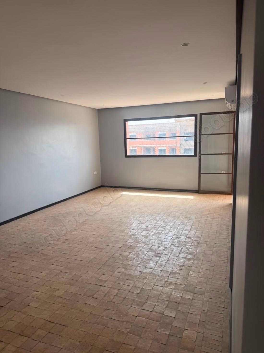 Appartement dernier étage, 120m², terrasse et parking s sol — 2