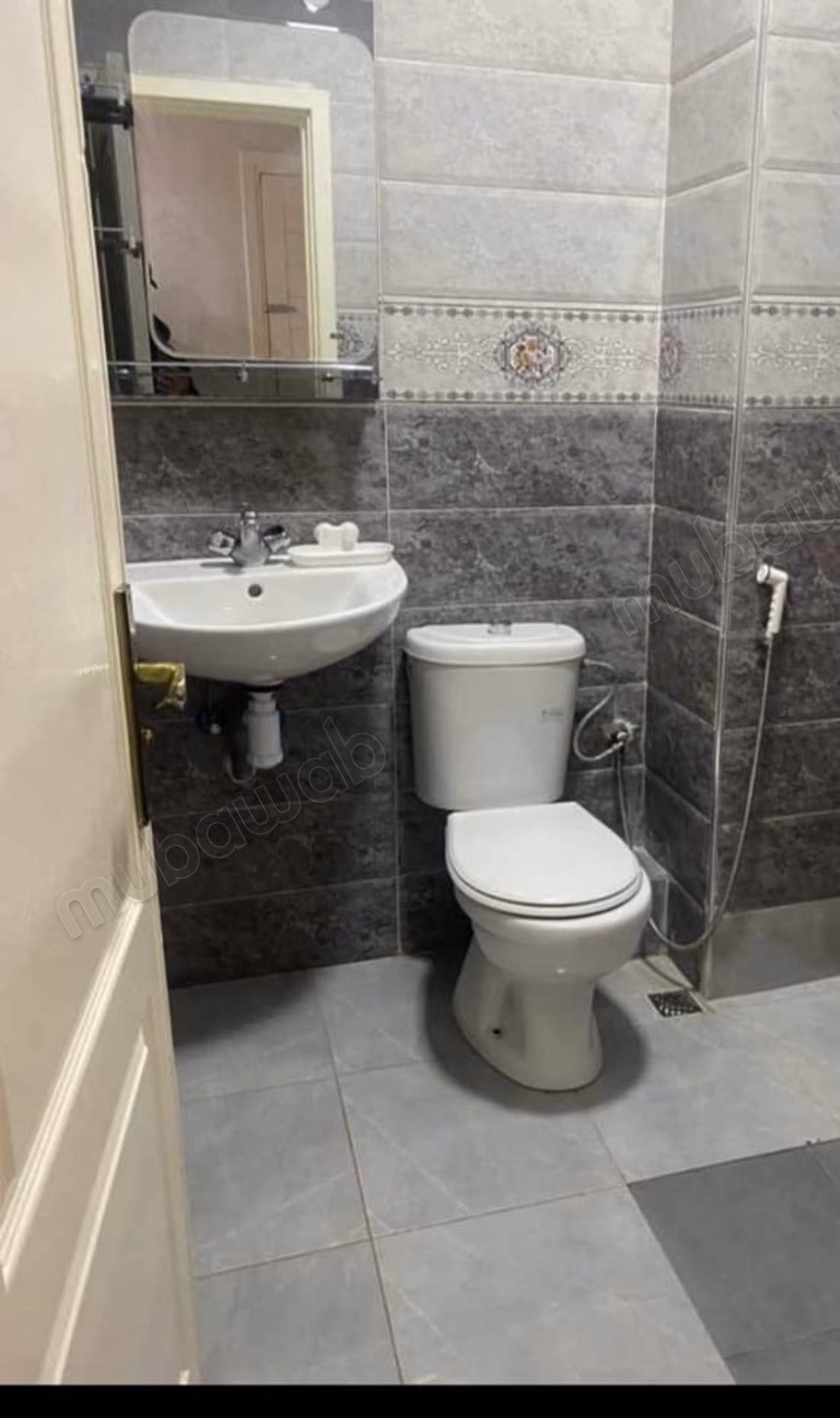 Alquiler de un apartamento en Hay Salam. Superficie 56 m². Puerta blindada y sistema de doble acristalamiento