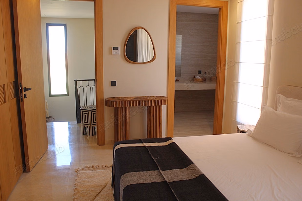 Bella villa arredata in un complesso con piscina