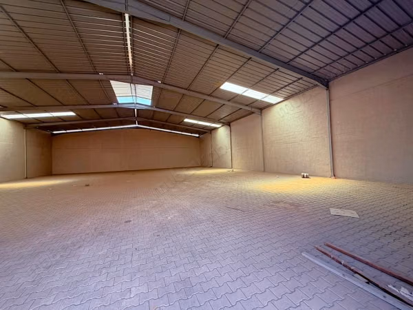 Hangars de 700m² y 1000m² en Harbil