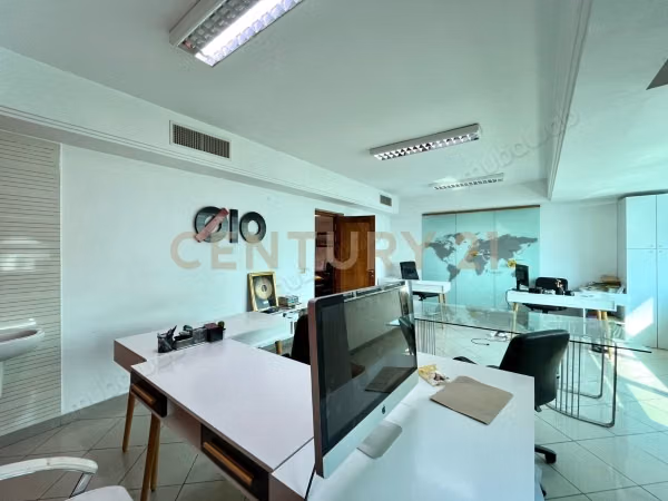 A vendre: un bureau H1 à belvédère