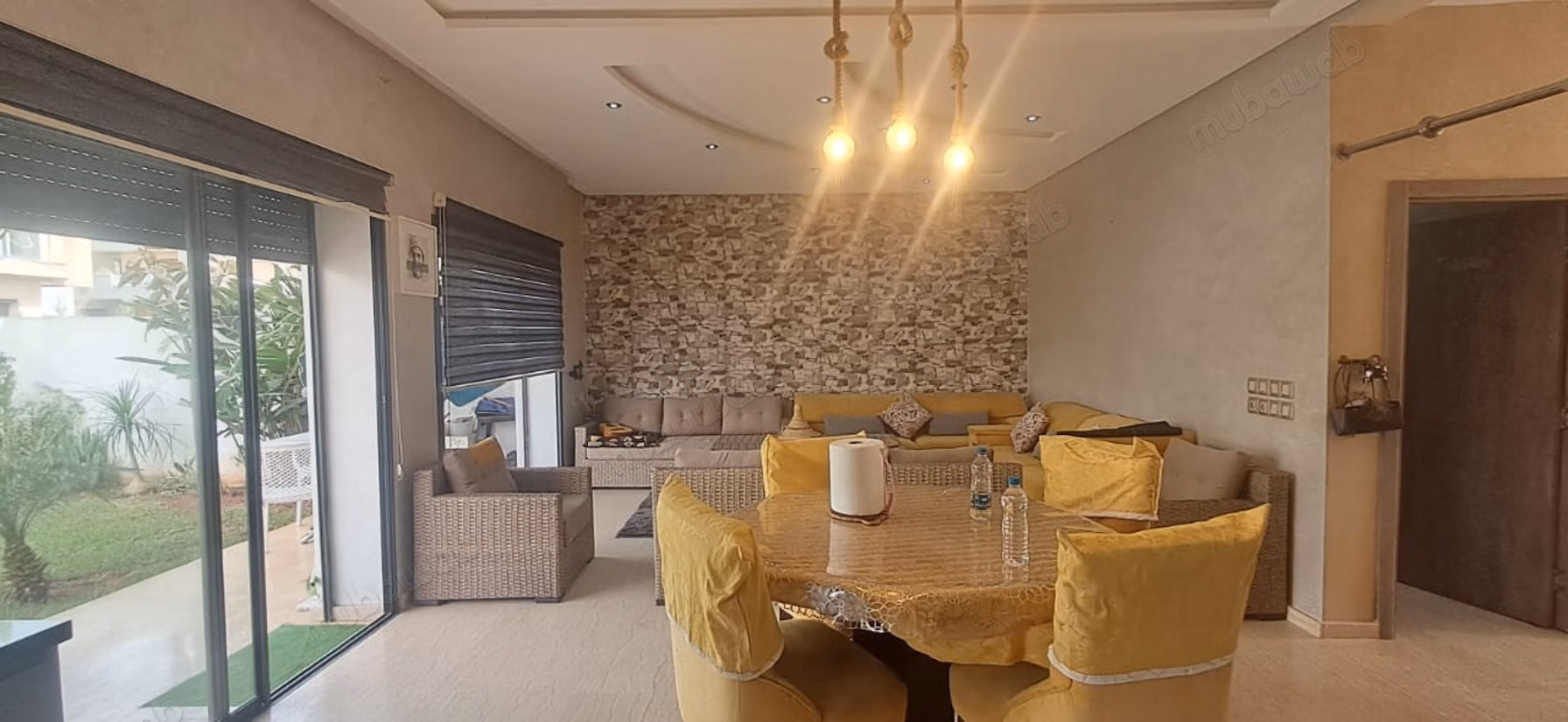 New villa in Victoria with large garden
