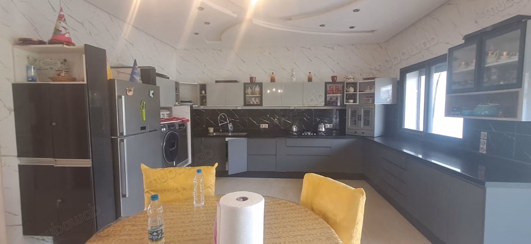New villa in Victoria with large garden