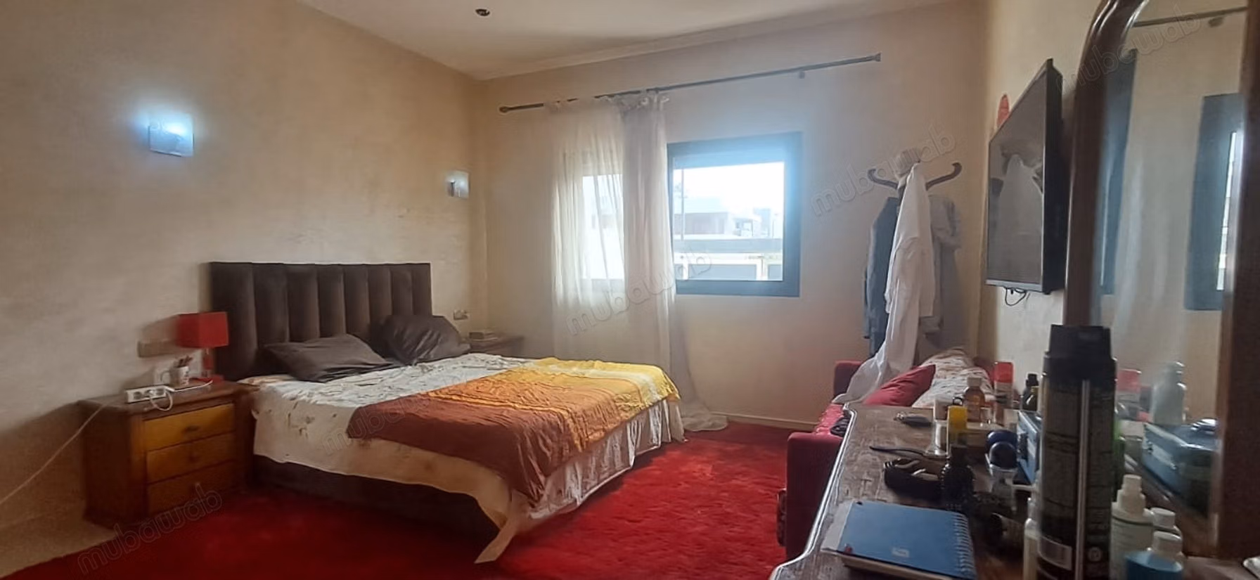 New villa in Victoria with large garden