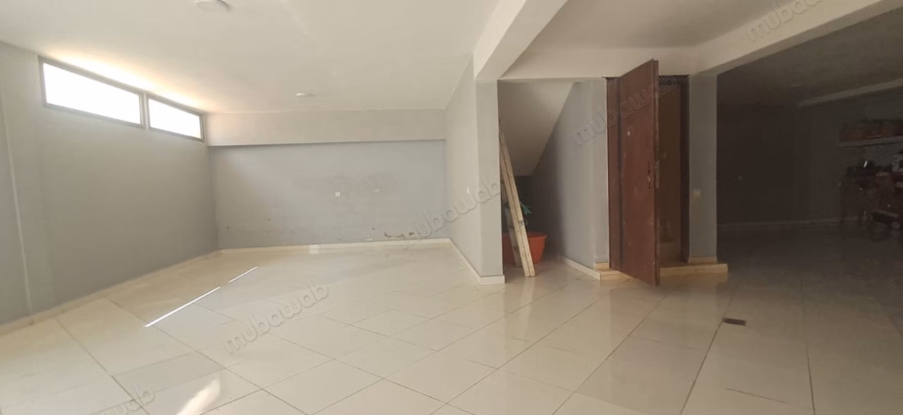 New villa in Victoria with large garden