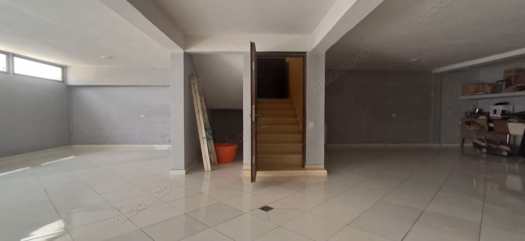 New villa in Victoria with large garden