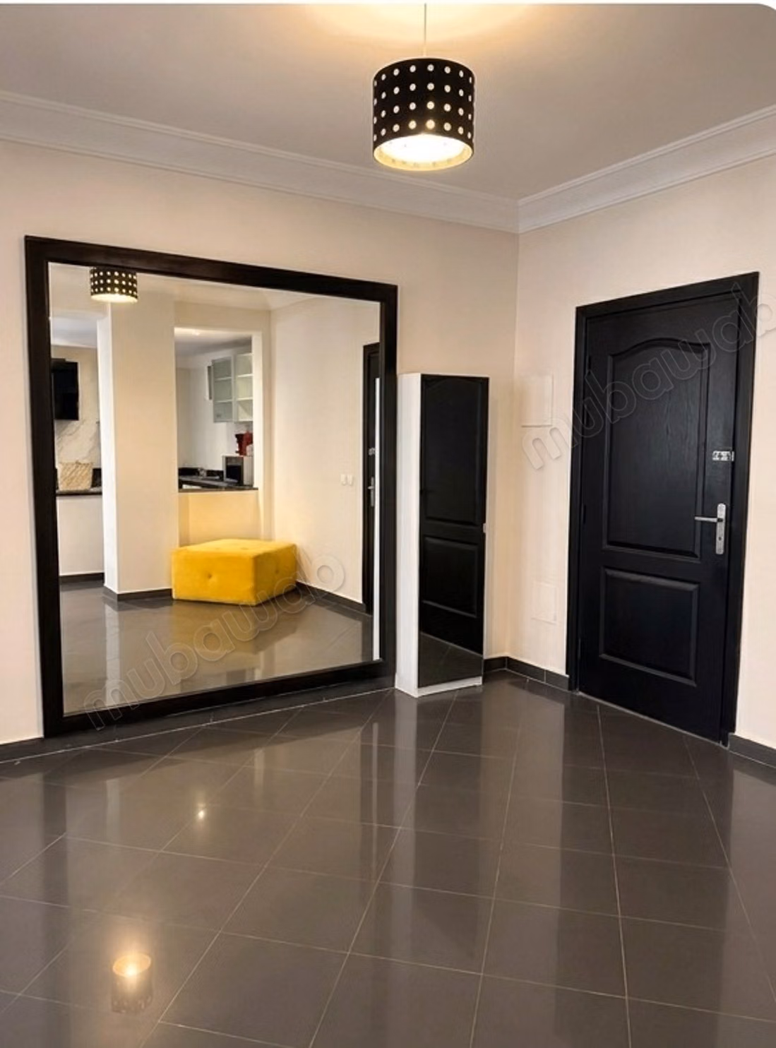 Bel ppartement 2 chambres. Meublé avec terrasse