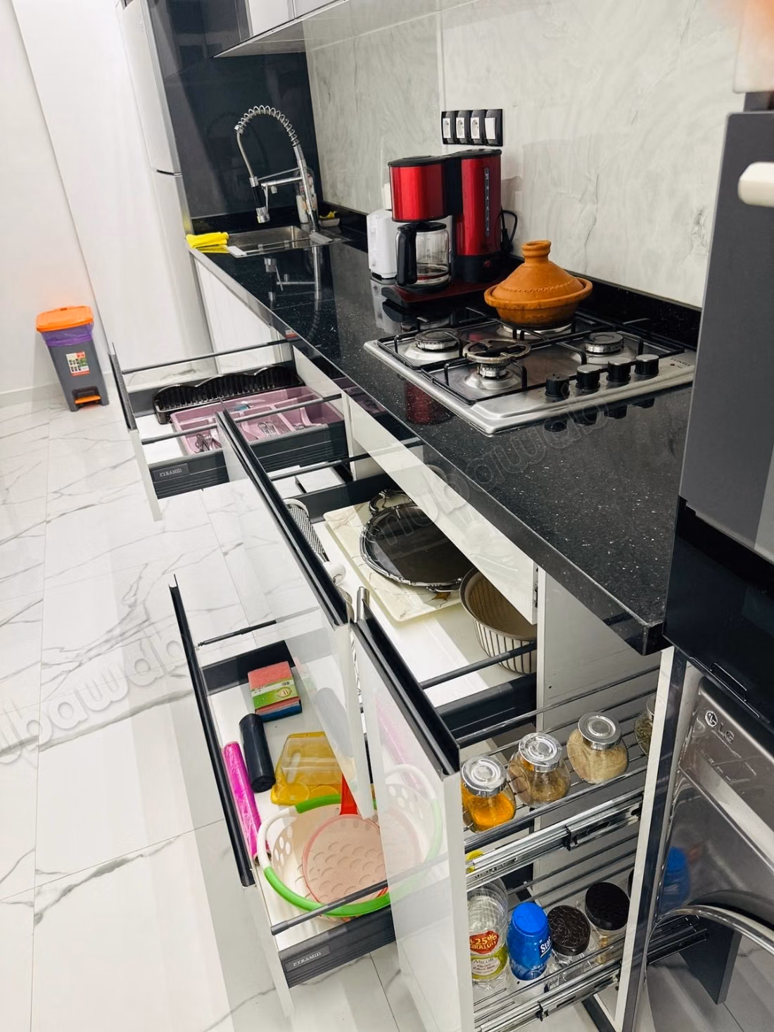 Location longue durée Appartement meublé 81 m² 2 chambres Résidence sécurisée avec piscine