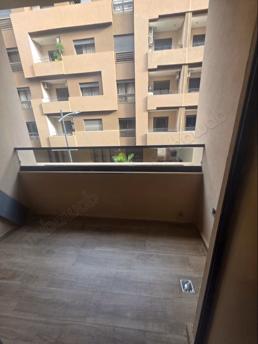 Zeer mooi centraal appartement, gemeubileerd met zwembad