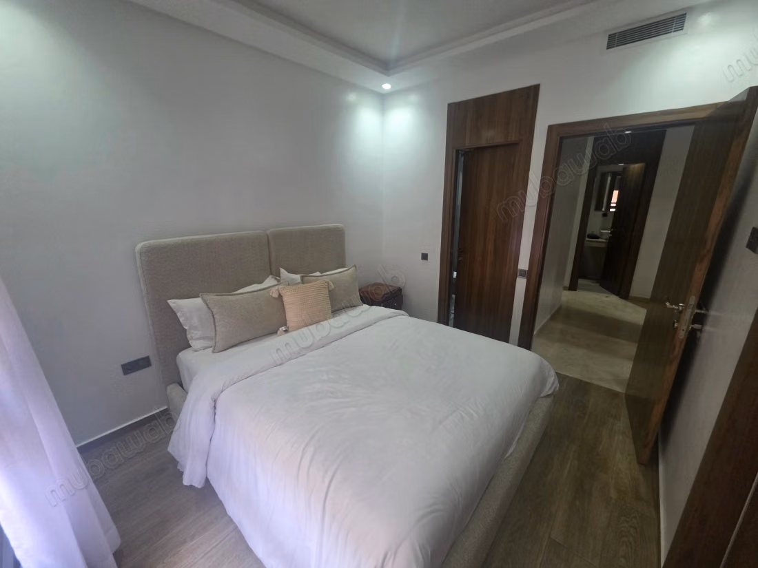 Zeer mooi centraal appartement, gemeubileerd met zwembad