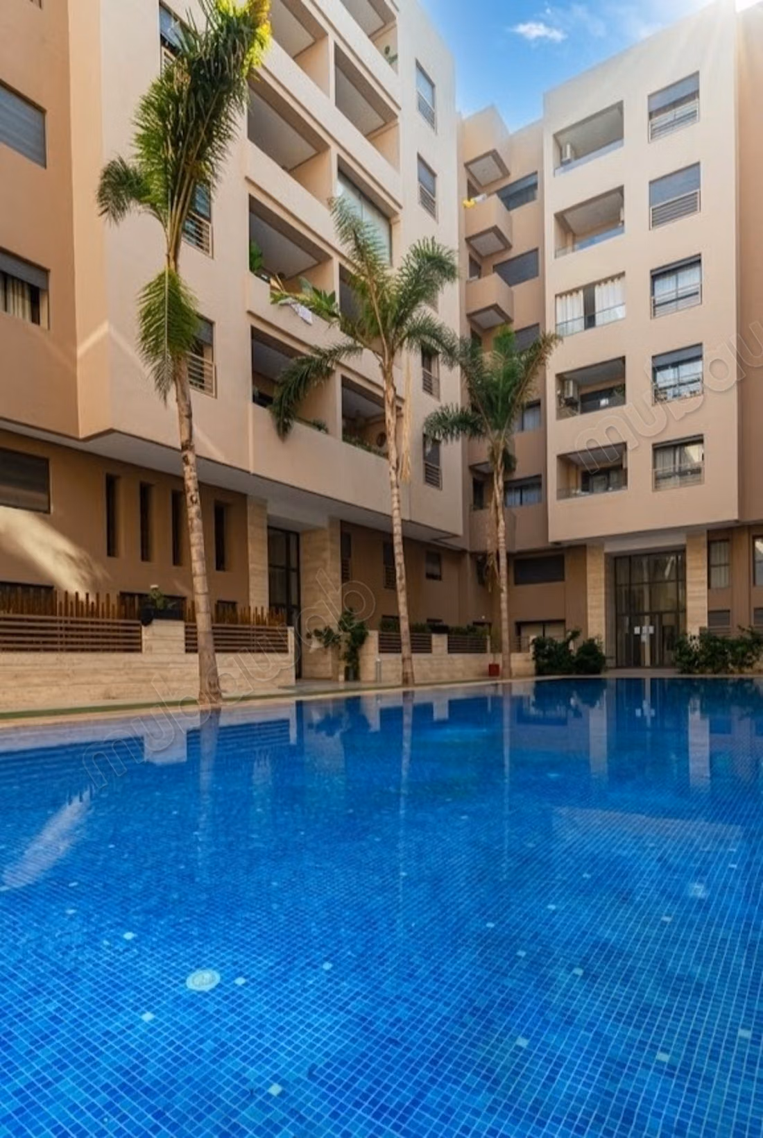 Très bel appartement central, meublé avec piscine