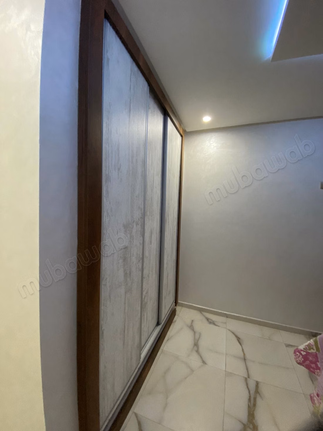 Encuentra un piso en alquiler en Hay el matar. 
1 Habitación. Conserje disponible, aire condicionado general