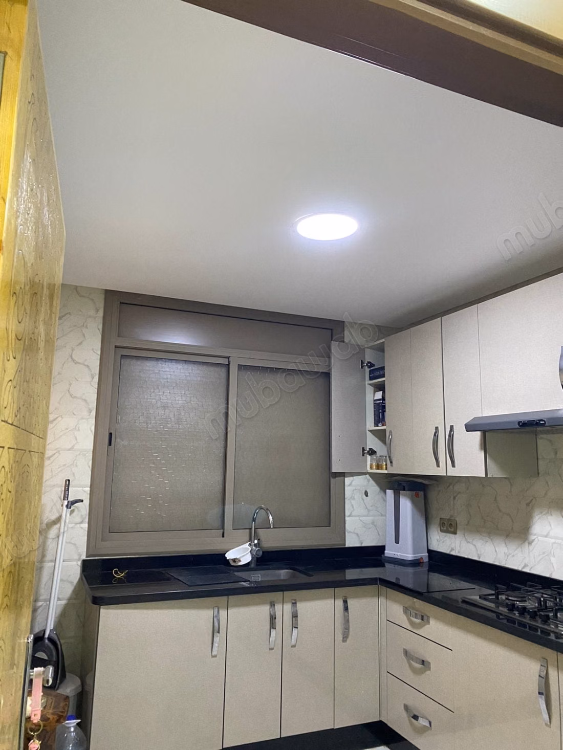 Encuentra un piso en alquiler en Hay el matar. 
1 Habitación. Conserje disponible, aire condicionado general