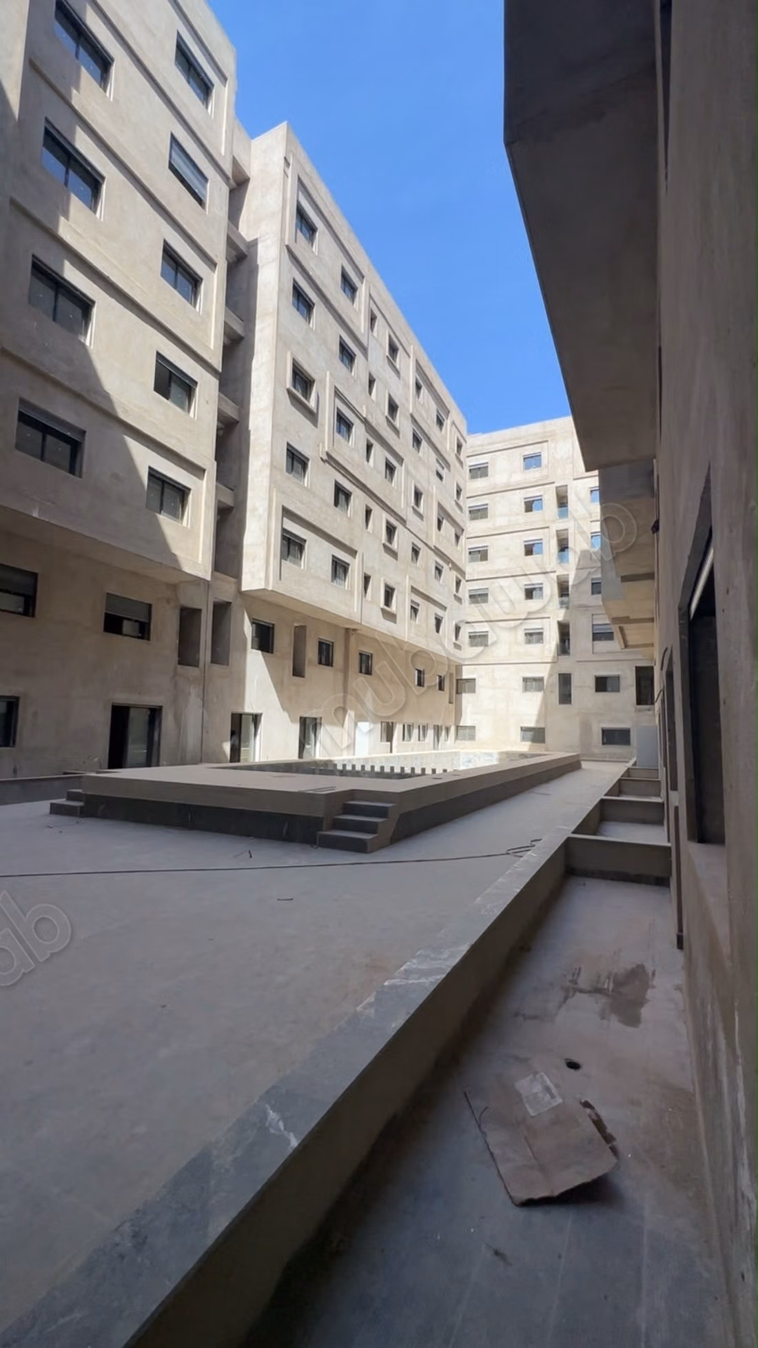 Bel appartement à vendre à Ouasis. Surface de 48 m². Prestation de conciergerie, belle Piscine — 5