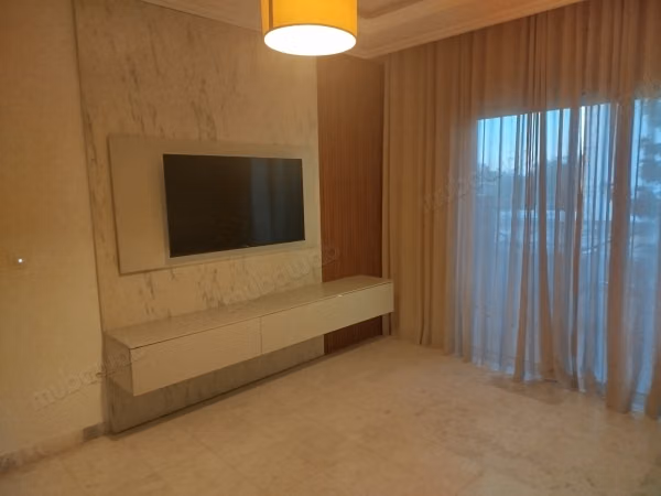 Bellissimo studio arredato con gusto