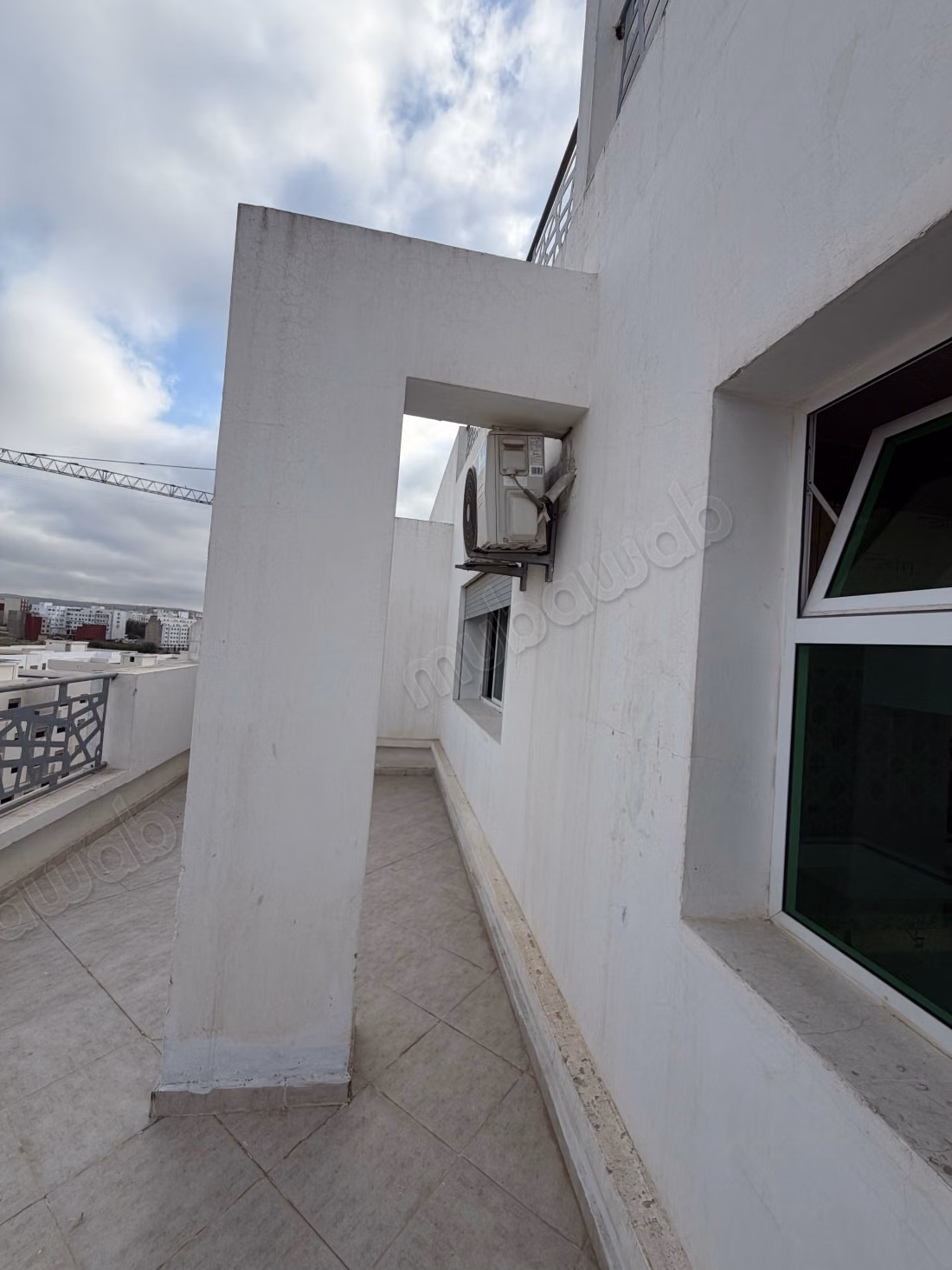 Appartement à louer dans le quartier Ahla. Superficie totale de 110 m². Double vitrage et porte solide