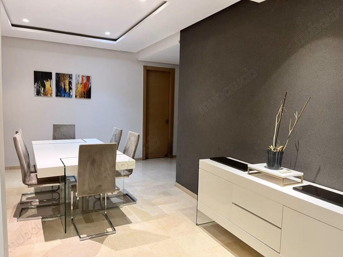 Affitto di un appartamento a Riyad. 4 camere confortevoli. Terrazza e ascensore