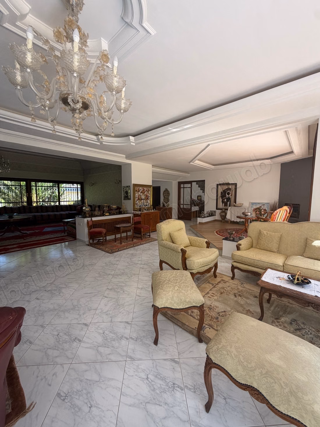 Stupenda casa in vendita a Souissi. 11 stanze. Porta blindata, salotto marocchino tradizionale