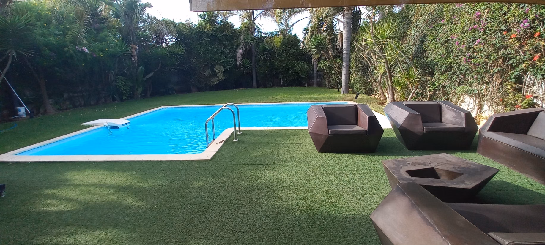 Luxury house for sale in Dar Bouazza. Total area 500 m². Pool, air conditioning