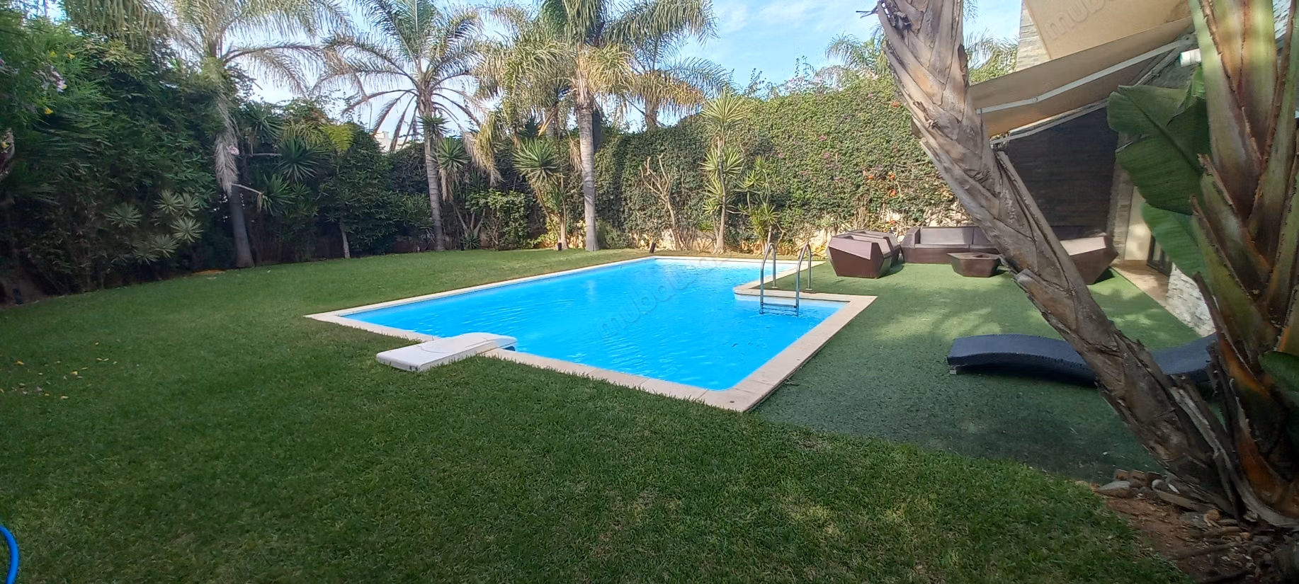 Luxury house for sale in Dar Bouazza. Total area 500 m². Pool, air conditioning